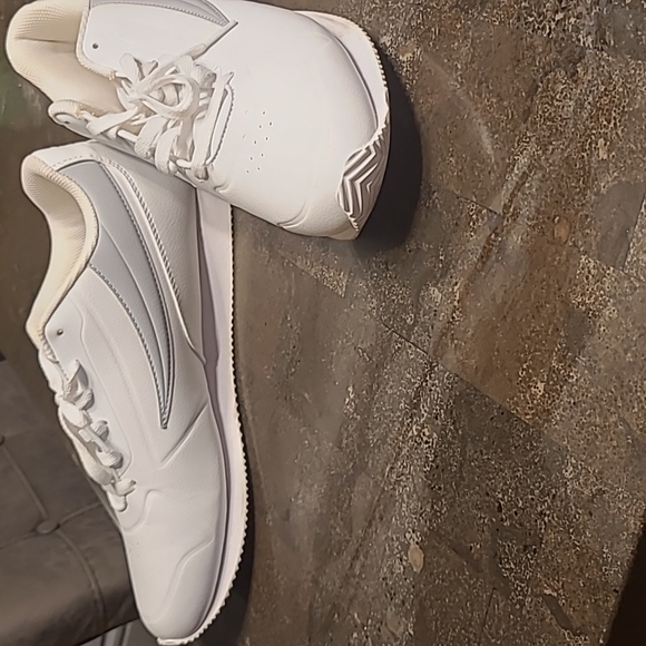 Filas - Picture 5 of 6